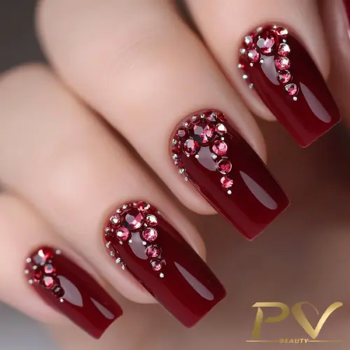 Vermelho Bordô Profundo com Aplicações de Pedrarias - detalhe