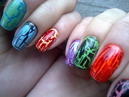 Unhas com Esmalte Craquelado: Efeito Vintage e Texturizado - ideia