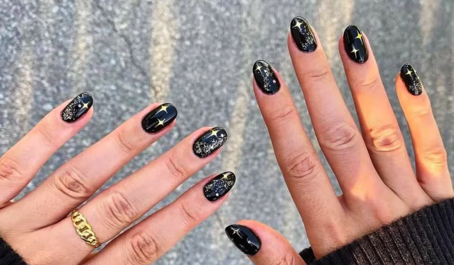 Brilho Sutil: Efeito Holográfico Discreto para Unhas Curtas - ideia