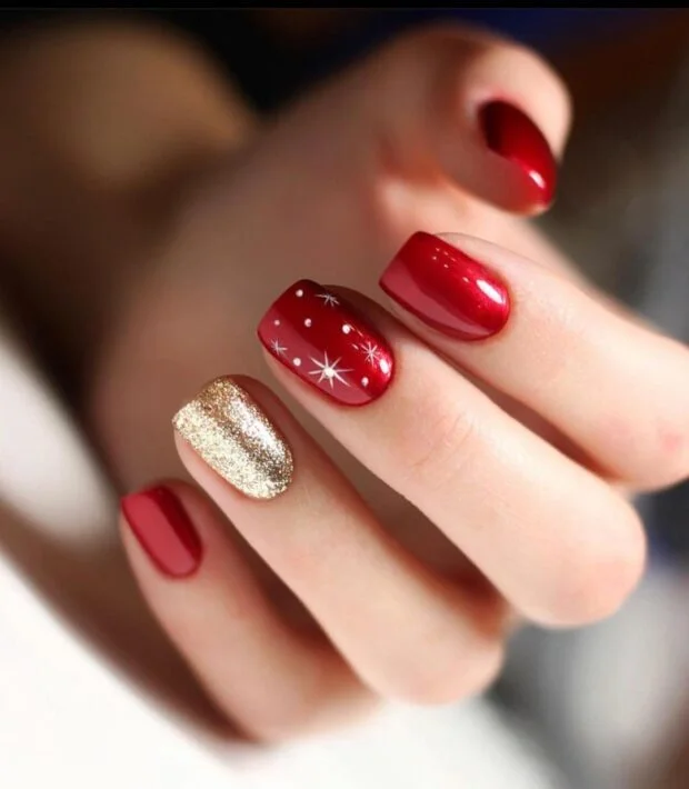 Unhas de Gel Vermelho Carmim com Glitter Dourado - inspiração