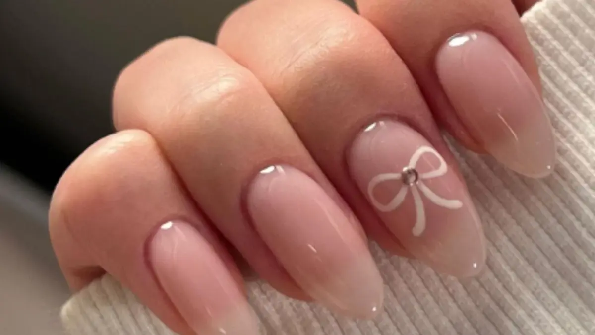 Laços em Aquarela: Suavidade e Arte nas Suas Unhas - inspiração